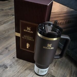 Stanley Quencher H2.0 Tumbler - Dark Brown and Gold